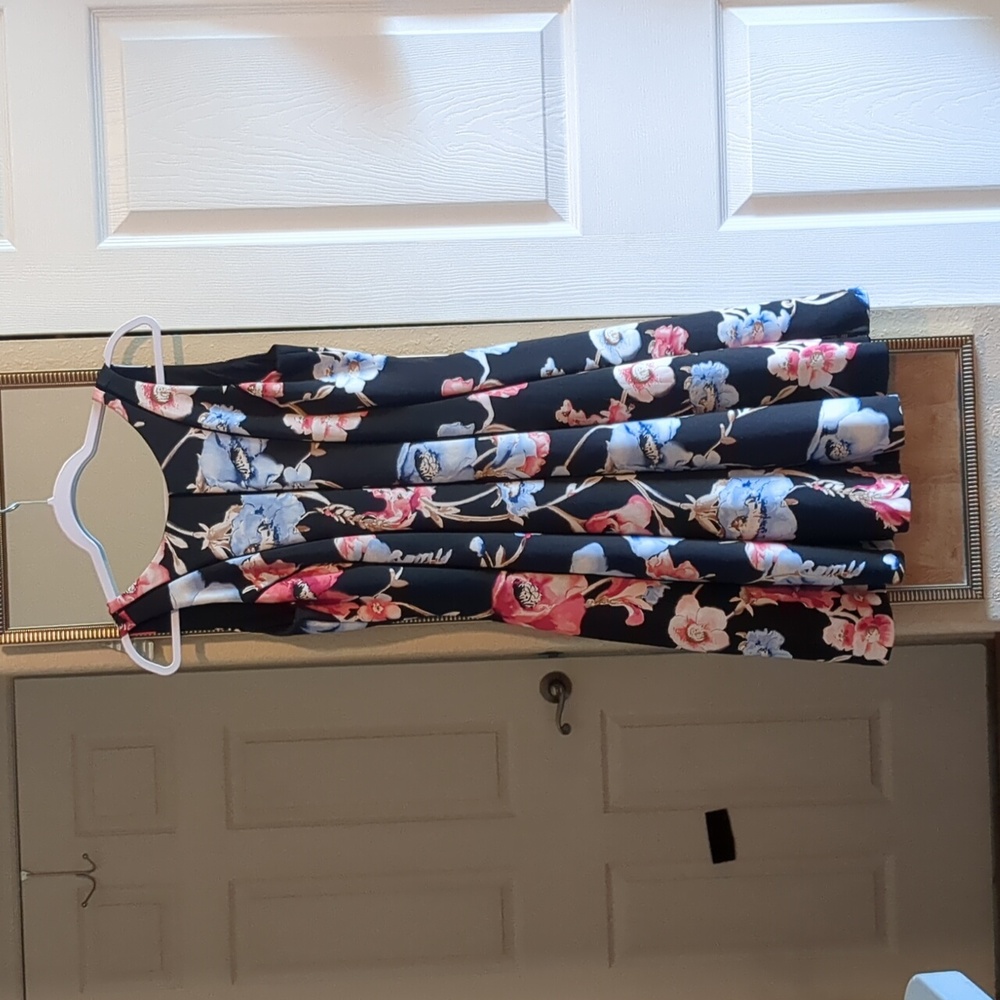 White House Black Market black floral dress size 8